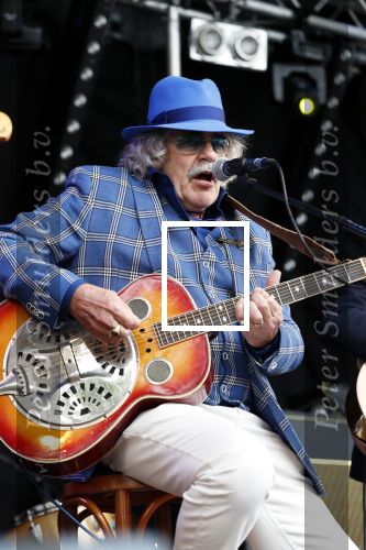 Hummelo 10 mei 2018
Onthulling standbeeld rockgroep Normaal met de bandleden Bennie Jolink, Ferdi Joly, Willem Terhorst en de partner van het overleden lid Jan Manschot