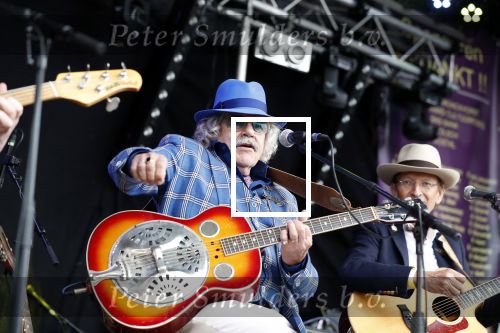 Hummelo 10 mei 2018
Onthulling standbeeld rockgroep Normaal met de bandleden Bennie Jolink, Ferdi Joly, Willem Terhorst en de partner van het overleden lid Jan Manschot
