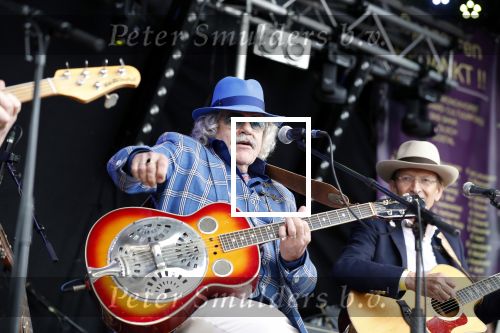 Hummelo 10 mei 2018
Onthulling standbeeld rockgroep Normaal met de bandleden Bennie Jolink, Ferdi Joly, Willem Terhorst en de partner van het overleden lid Jan Manschot