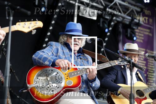 Hummelo 10 mei 2018
Onthulling standbeeld rockgroep Normaal met de bandleden Bennie Jolink, Ferdi Joly, Willem Terhorst en de partner van het overleden lid Jan Manschot