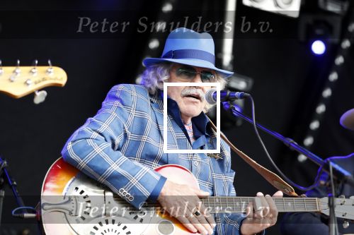 Hummelo 10 mei 2018
Onthulling standbeeld rockgroep Normaal met de bandleden Bennie Jolink, Ferdi Joly, Willem Terhorst en de partner van het overleden lid Jan Manschot