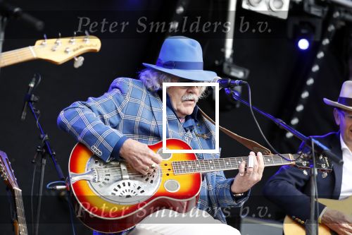 Hummelo 10 mei 2018
Onthulling standbeeld rockgroep Normaal met de bandleden Bennie Jolink, Ferdi Joly, Willem Terhorst en de partner van het overleden lid Jan Manschot