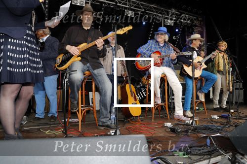 Hummelo 10 mei 2018
Onthulling standbeeld rockgroep Normaal met de bandleden Bennie Jolink, Ferdi Joly, Willem Terhorst en de partner van het overleden lid Jan Manschot