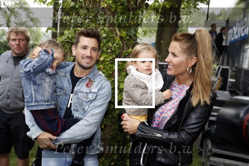 Hummelo 10 mei 2018
Onthulling standbeeld rockgroep Normaal met de bandleden Bennie Jolink, Ferdi Joly, Willem Terhorst en de partner van het overleden lid Jan Manschot
