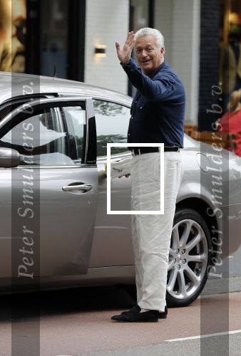 Amsterdam 24 mei 2018
Bram Moszkowicz doet boodschappen op de beethovenstraat.