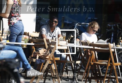 Amsterdam 23 mei 2018
Bryan Roy op terras.