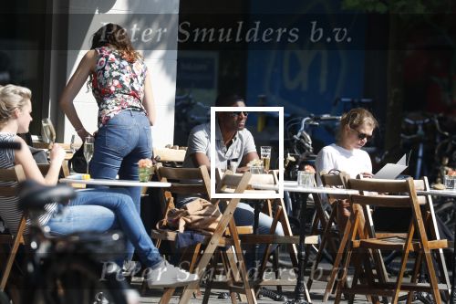 Amsterdam 23 mei 2018
Bryan Roy op terras.