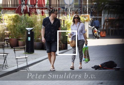 Amsterdam 21 mei 2018
Candy Dulfer met haar nieuwe vriend Rafael Nagelkerke. Candy heeft nieuw huis gekocht en Rafael heeft de sleutel.