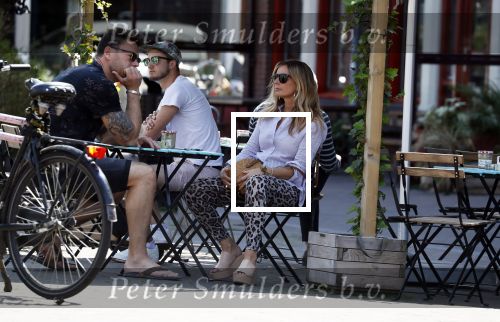 Amsterdam 21 mei 2018
Candy Dulfer met haar nieuwe vriend Rafael Nagelkerke. Candy heeft nieuw huis gekocht en Rafael heeft de sleutel.
