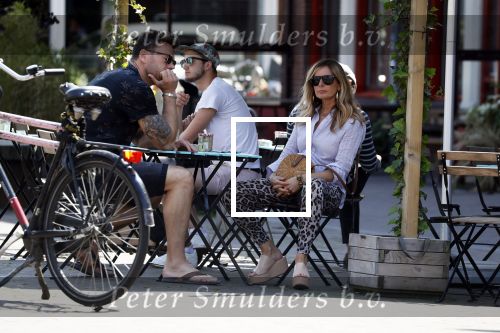 Amsterdam 21 mei 2018
Candy Dulfer met haar nieuwe vriend Rafael Nagelkerke. Candy heeft nieuw huis gekocht en Rafael heeft de sleutel.