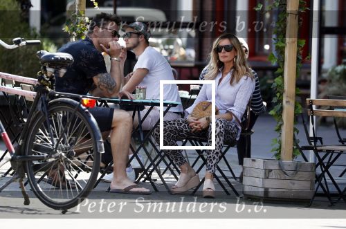 Amsterdam 21 mei 2018
Candy Dulfer met haar nieuwe vriend Rafael Nagelkerke. Candy heeft nieuw huis gekocht en Rafael heeft de sleutel.