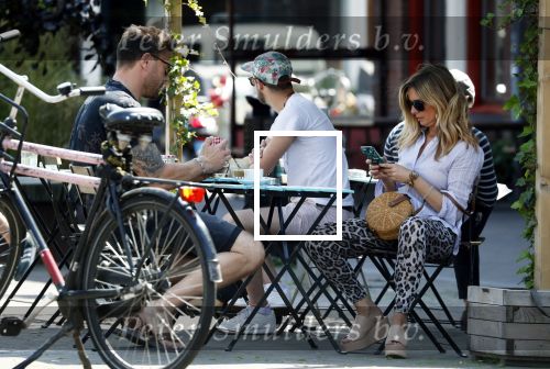 Amsterdam 21 mei 2018
Candy Dulfer met haar nieuwe vriend Rafael Nagelkerke. Candy heeft nieuw huis gekocht en Rafael heeft de sleutel.
