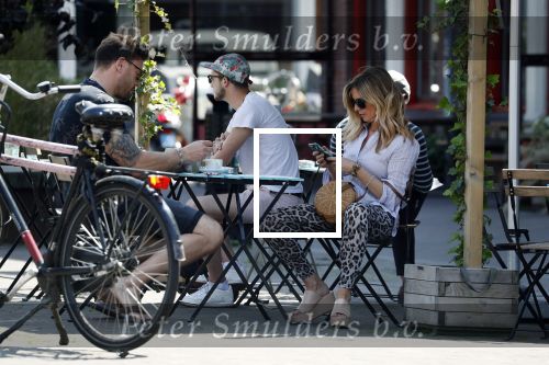 Amsterdam 21 mei 2018
Candy Dulfer met haar nieuwe vriend Rafael Nagelkerke. Candy heeft nieuw huis gekocht en Rafael heeft de sleutel.