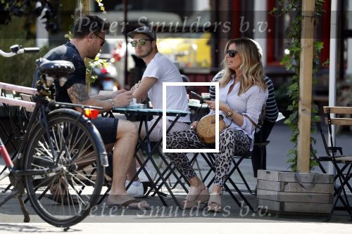 Amsterdam 21 mei 2018
Candy Dulfer met haar nieuwe vriend Rafael Nagelkerke. Candy heeft nieuw huis gekocht en Rafael heeft de sleutel.