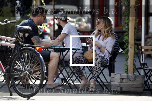Amsterdam 21 mei 2018
Candy Dulfer met haar nieuwe vriend Rafael Nagelkerke. Candy heeft nieuw huis gekocht en Rafael heeft de sleutel.