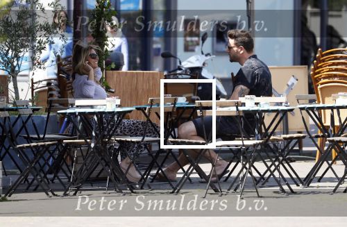 Amsterdam 21 mei 2018
Candy Dulfer met haar nieuwe vriend Rafael Nagelkerke. Candy heeft nieuw huis gekocht en Rafael heeft de sleutel.