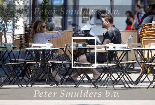 Amsterdam 21 mei 2018
Candy Dulfer met haar nieuwe vriend Rafael Nagelkerke. Candy heeft nieuw huis gekocht en Rafael heeft de sleutel.