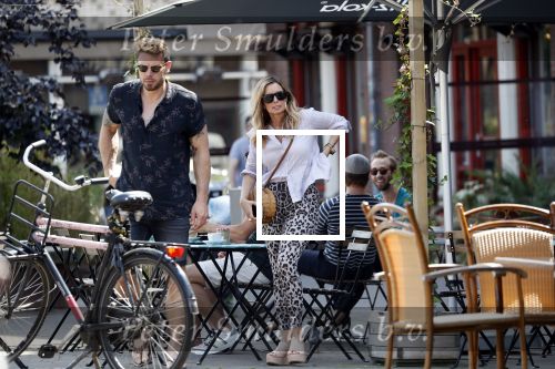 Amsterdam 21 mei 2018
Candy Dulfer met haar nieuwe vriend Rafael Nagelkerke. Candy heeft nieuw huis gekocht en Rafael heeft de sleutel.