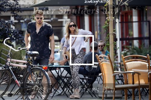 Amsterdam 21 mei 2018
Candy Dulfer met haar nieuwe vriend Rafael Nagelkerke. Candy heeft nieuw huis gekocht en Rafael heeft de sleutel.