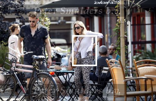 Amsterdam 21 mei 2018
Candy Dulfer met haar nieuwe vriend Rafael Nagelkerke. Candy heeft nieuw huis gekocht en Rafael heeft de sleutel.