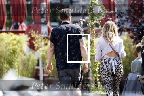Amsterdam 21 mei 2018
Candy Dulfer met haar nieuwe vriend Rafael Nagelkerke. Candy heeft nieuw huis gekocht en Rafael heeft de sleutel.