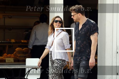Amsterdam 21 mei 2018
Candy Dulfer met haar nieuwe vriend Rafael Nagelkerke. Candy heeft nieuw huis gekocht en Rafael heeft de sleutel.