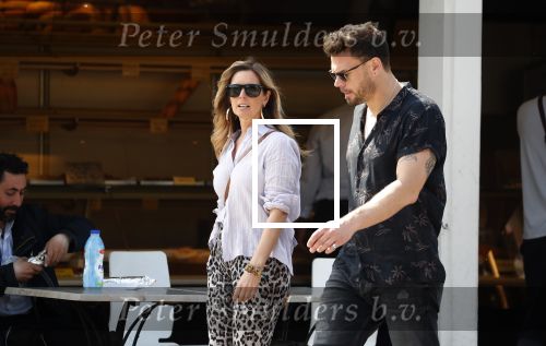 Amsterdam 21 mei 2018
Candy Dulfer met haar nieuwe vriend Rafael Nagelkerke. Candy heeft nieuw huis gekocht en Rafael heeft de sleutel.