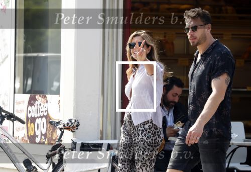 Amsterdam 21 mei 2018
Candy Dulfer met haar nieuwe vriend Rafael Nagelkerke. Candy heeft nieuw huis gekocht en Rafael heeft de sleutel.