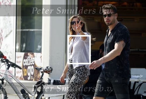 Amsterdam 21 mei 2018
Candy Dulfer met haar nieuwe vriend Rafael Nagelkerke. Candy heeft nieuw huis gekocht en Rafael heeft de sleutel.
