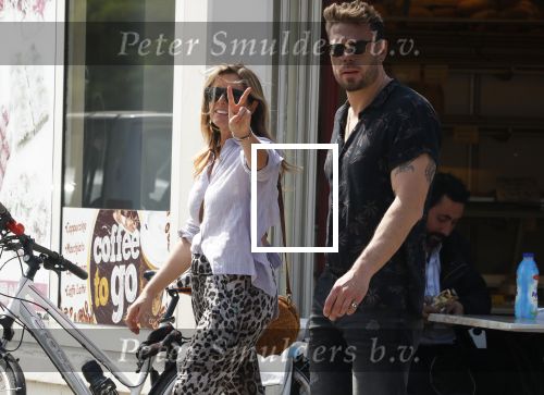 Amsterdam 21 mei 2018
Candy Dulfer met haar nieuwe vriend Rafael Nagelkerke. Candy heeft nieuw huis gekocht en Rafael heeft de sleutel.