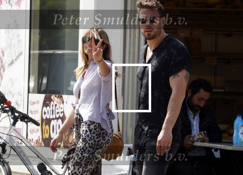 Amsterdam 21 mei 2018
Candy Dulfer met haar nieuwe vriend Rafael Nagelkerke. Candy heeft nieuw huis gekocht en Rafael heeft de sleutel.