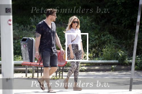 Amsterdam 21 mei 2018
Candy Dulfer met haar nieuwe vriend Rafael Nagelkerke. Candy heeft nieuw huis gekocht en Rafael heeft de sleutel.