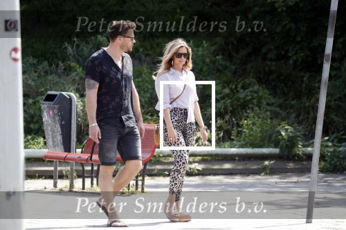 Amsterdam 21 mei 2018
Candy Dulfer met haar nieuwe vriend Rafael Nagelkerke. Candy heeft nieuw huis gekocht en Rafael heeft de sleutel.