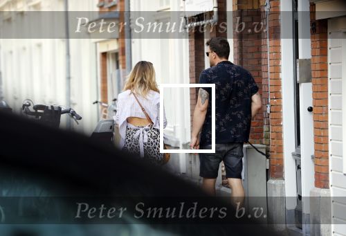 Amsterdam 21 mei 2018
Candy Dulfer met haar nieuwe vriend Rafael Nagelkerke. Candy heeft nieuw huis gekocht en Rafael heeft de sleutel.