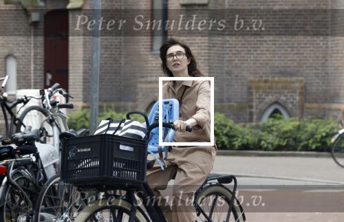 Amsterdam 25 mei 2018
Carice v Houten op de fiets in Amsterdam zuid