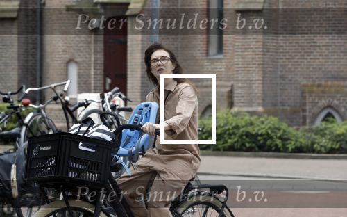 Amsterdam 25 mei 2018
Carice v Houten op de fiets in Amsterdam zuid