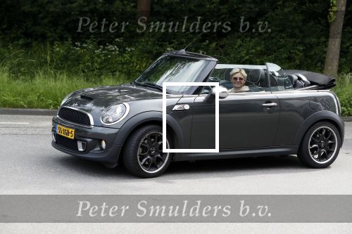 Amsterdam 1 juni 2018
Caroline Tensen in haar mini cooper cabrio.
