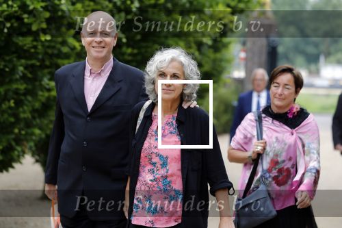 Amsterdam 24 mei 2018
Begrafenis Natascha Emanuels op begraafplaats zorgvlied. Cilly Dartell met man