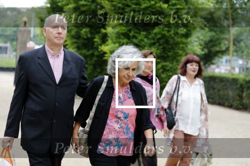 Amsterdam 24 mei 2018
Begrafenis Natascha Emanuels op begraafplaats zorgvlied. Cilly Dartell met man