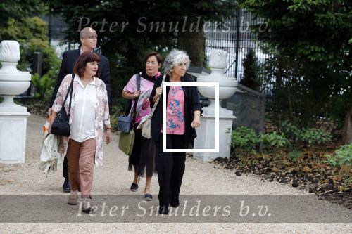 Amsterdam 24 mei 2018
Begrafenis Natascha Emanuels op begraafplaats zorgvlied. Cilly Dartell met man
