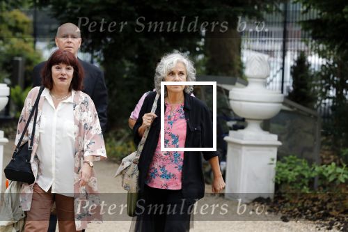Amsterdam 24 mei 2018
Begrafenis Natascha Emanuels op begraafplaats zorgvlied. Cilly Dartell met man