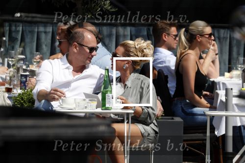 Amsterdam 20 mei 2018
Connie Witteman met verloofde Eugene v Dun op terras.