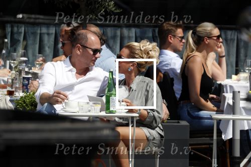 Amsterdam 20 mei 2018
Connie Witteman met verloofde Eugene v Dun op terras.