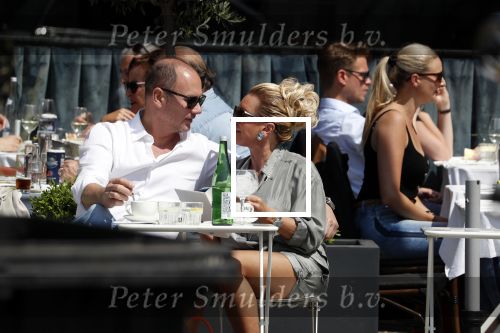 Amsterdam 20 mei 2018
Connie Witteman met verloofde Eugene v Dun op terras.