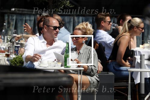Amsterdam 20 mei 2018
Connie Witteman met verloofde Eugene v Dun op terras.