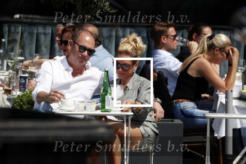 Amsterdam 20 mei 2018
Connie Witteman met verloofde Eugene v Dun op terras.