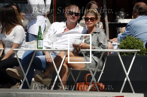 Amsterdam 20 mei 2018
Connie Witteman met verloofde Eugene v Dun op terras.