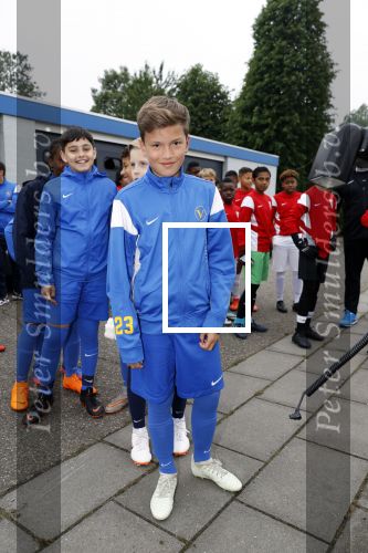 Beverwijk 2 juni 2018
Voetbaltournooi Rafael v d Vaart bij zijn oude club de Kennemers.
Zijn zoon Damian doet mee met zijn duitse Club Victoria. ( sponsor Meis interpreis)
Estavan Polman kwam met hun dochter Jesslynn . Ook Rafael zijn vader Ramone en moeder Lolita waren aanwezig.