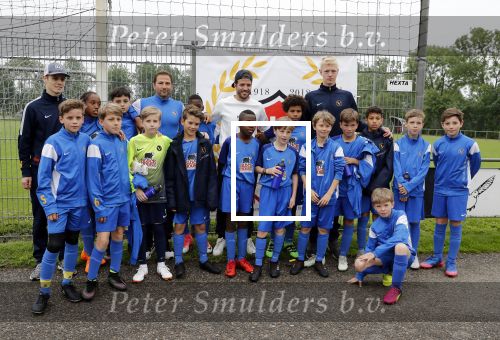 Beverwijk 2 juni 2018
Voetbaltournooi Rafael v d Vaart bij zijn oude club de Kennemers.
Zijn zoon Damian doet mee met zijn duitse Club Victoria. ( sponsor Meis interpreis)
Estavan Polman kwam met hun dochter Jesslynn . Ook Rafael zijn vader Ramone en moeder Lolita waren aanwezig.