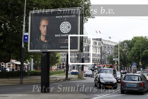 Amsterdam 24 mei 2018
Dave Roelvink op zijn Piaggio MP3 motor voor zijn Bad Habbit Club Abri op de stadhouderskade.
